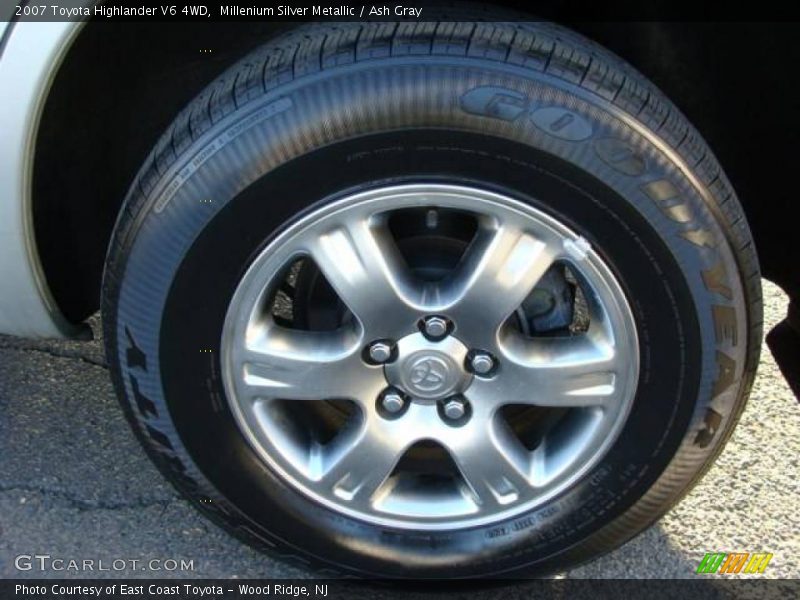 Millenium Silver Metallic / Ash Gray 2007 Toyota Highlander V6 4WD
