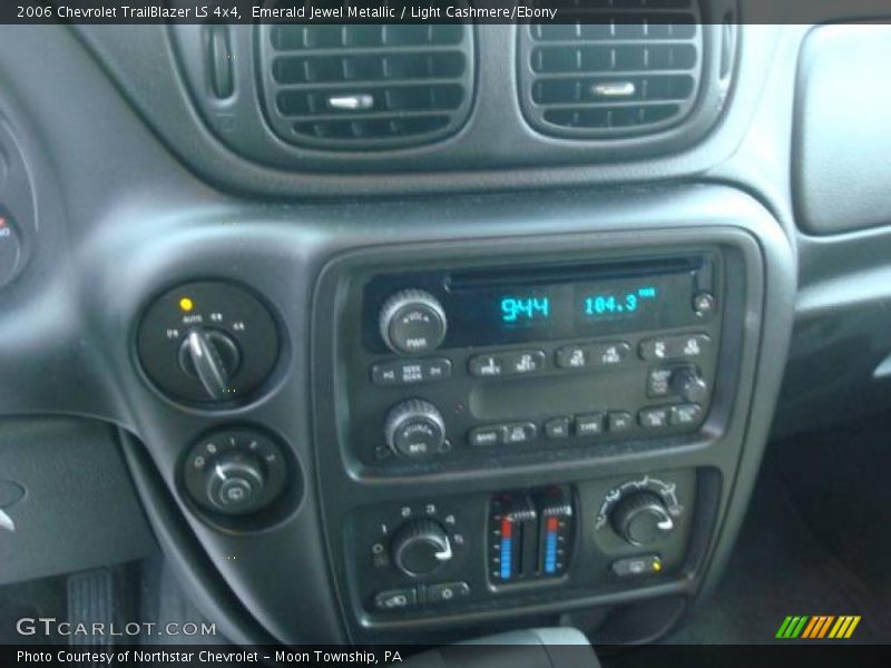 Emerald Jewel Metallic / Light Cashmere/Ebony 2006 Chevrolet TrailBlazer LS 4x4