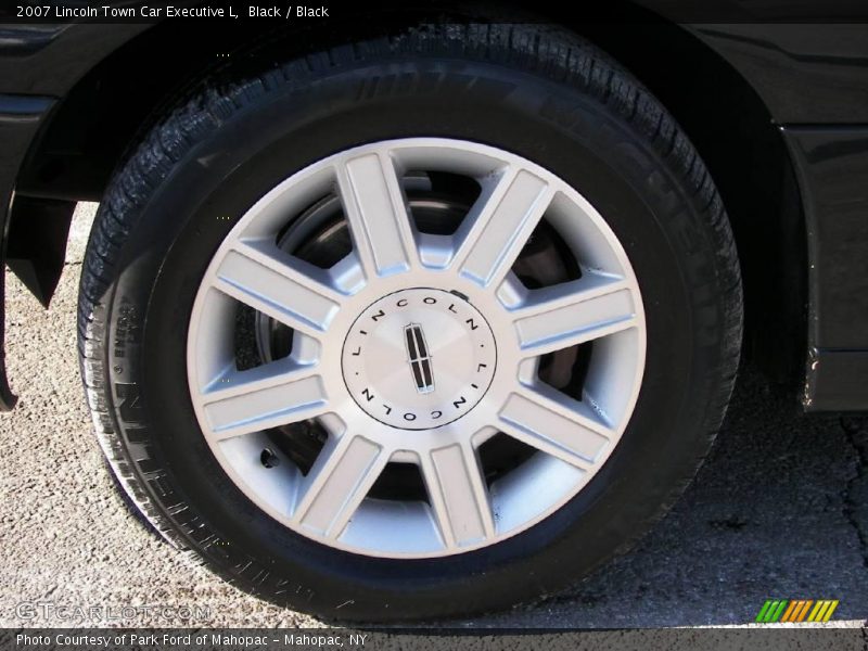 Black / Black 2007 Lincoln Town Car Executive L