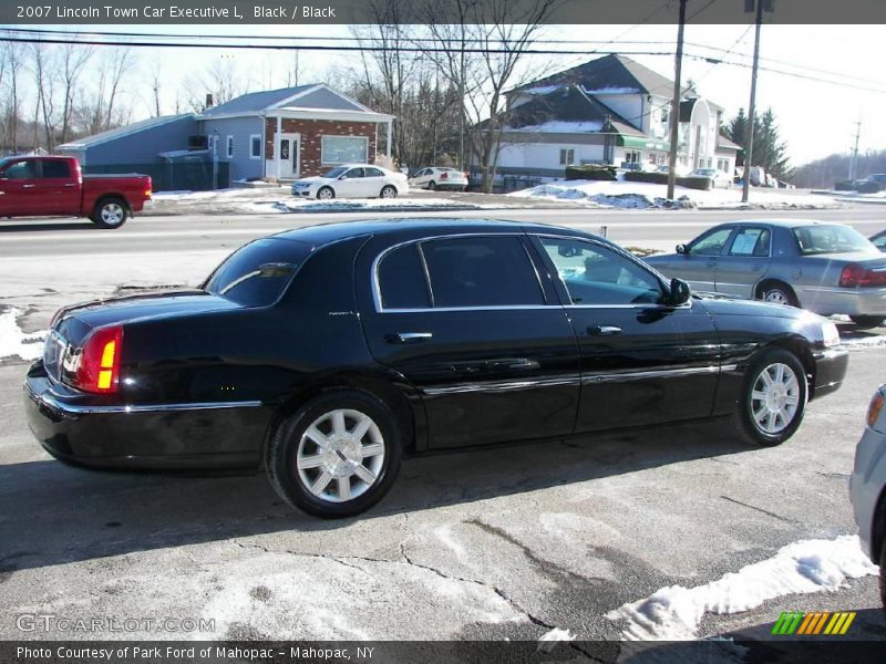 Black / Black 2007 Lincoln Town Car Executive L