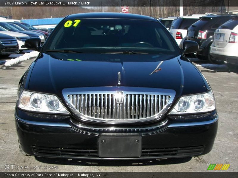 Black / Black 2007 Lincoln Town Car Executive L