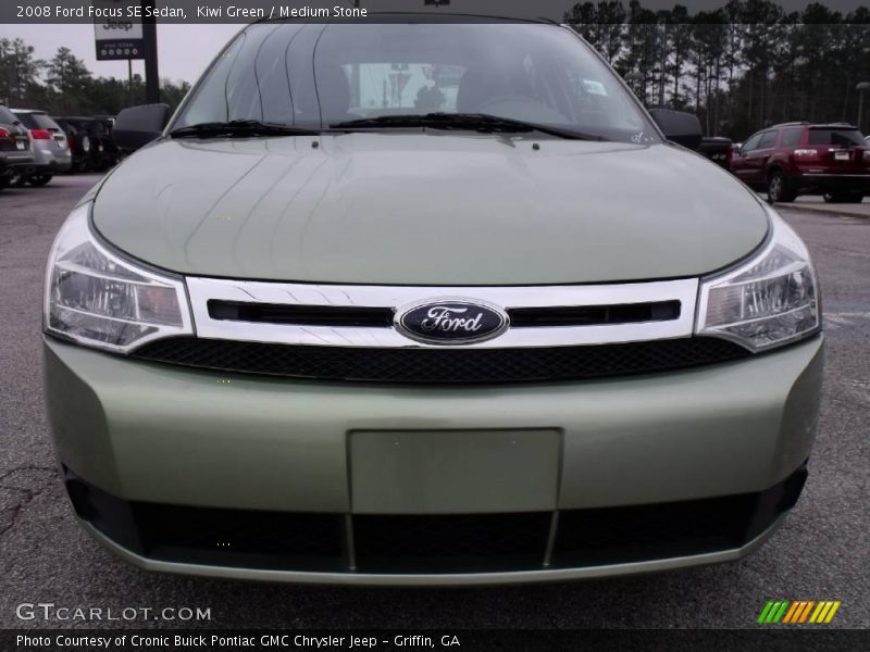 Kiwi Green / Medium Stone 2008 Ford Focus SE Sedan