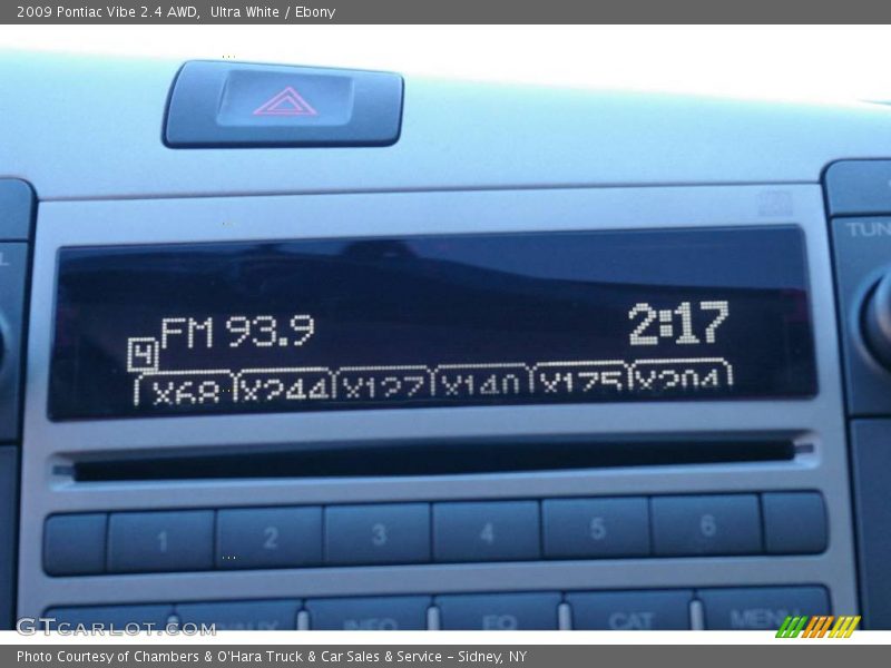 Ultra White / Ebony 2009 Pontiac Vibe 2.4 AWD
