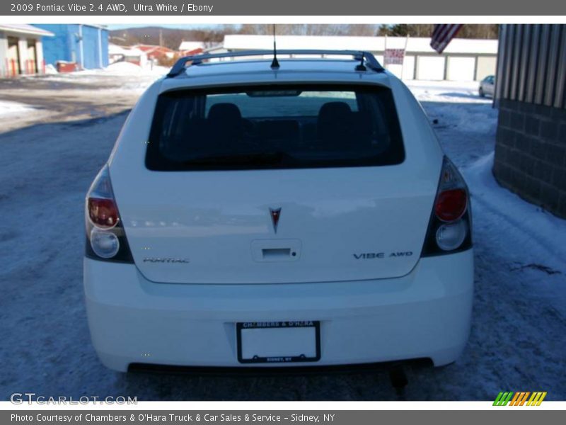 Ultra White / Ebony 2009 Pontiac Vibe 2.4 AWD