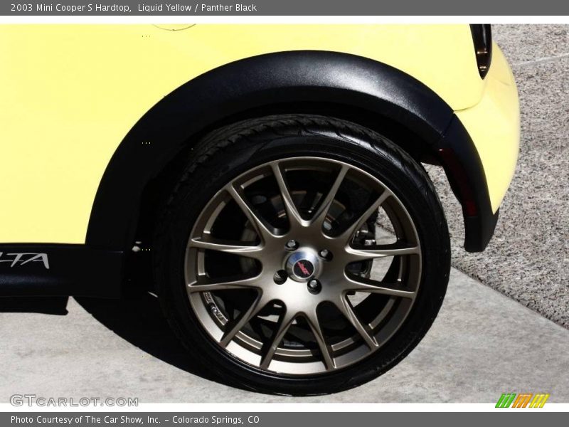 Liquid Yellow / Panther Black 2003 Mini Cooper S Hardtop