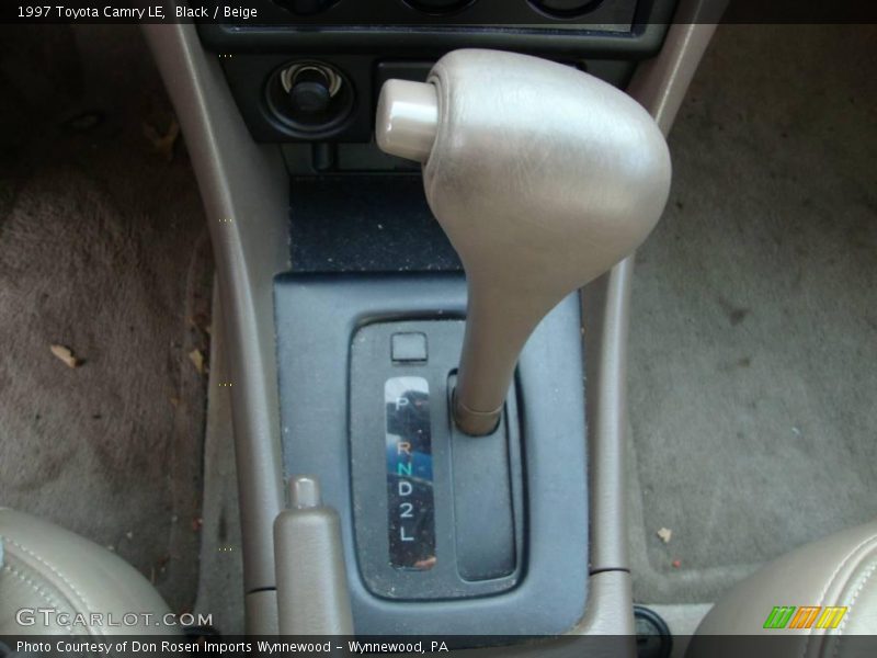 Black / Beige 1997 Toyota Camry LE