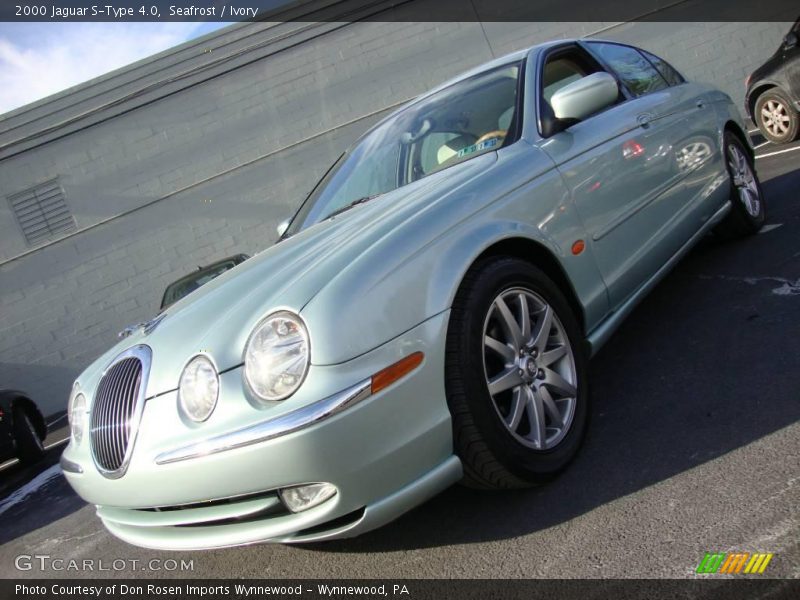 Seafrost / Ivory 2000 Jaguar S-Type 4.0
