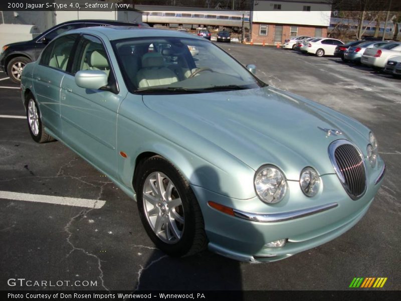 Seafrost / Ivory 2000 Jaguar S-Type 4.0