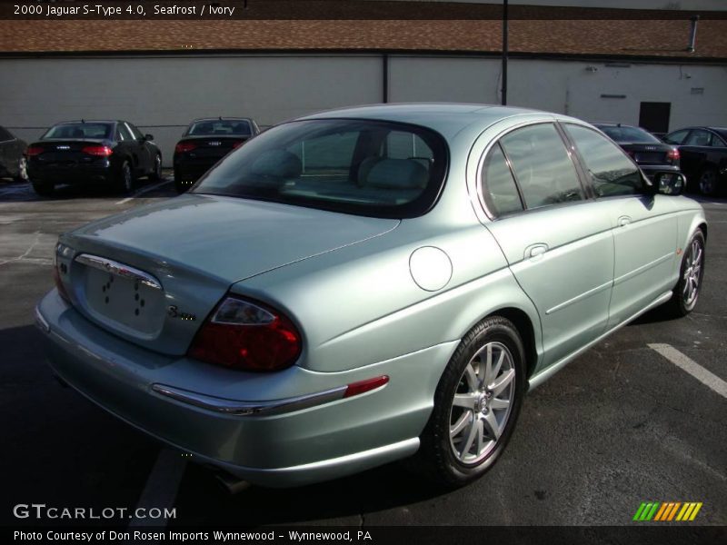 Seafrost / Ivory 2000 Jaguar S-Type 4.0