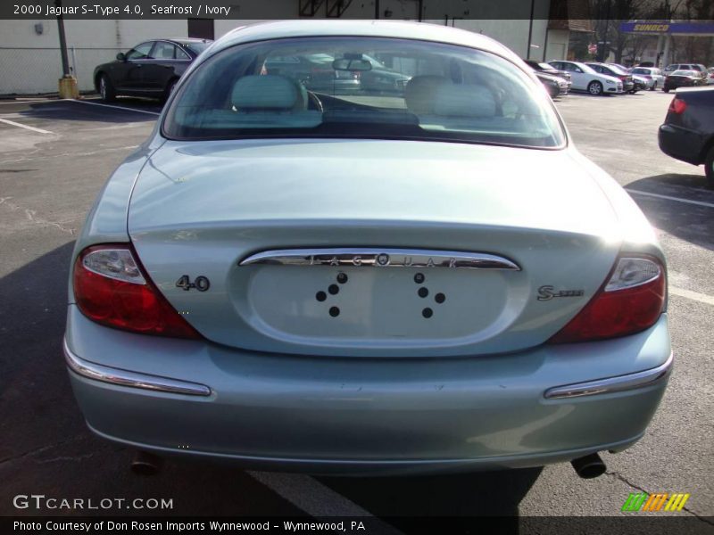 Seafrost / Ivory 2000 Jaguar S-Type 4.0