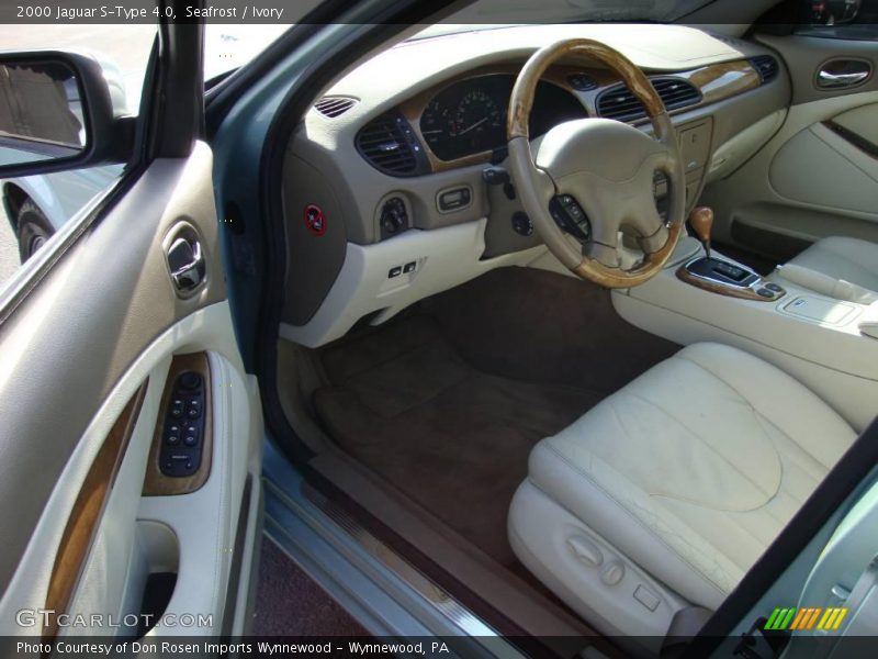 Seafrost / Ivory 2000 Jaguar S-Type 4.0