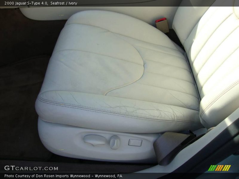Seafrost / Ivory 2000 Jaguar S-Type 4.0