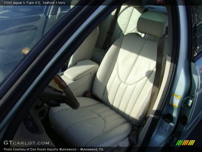 Seafrost / Ivory 2000 Jaguar S-Type 4.0