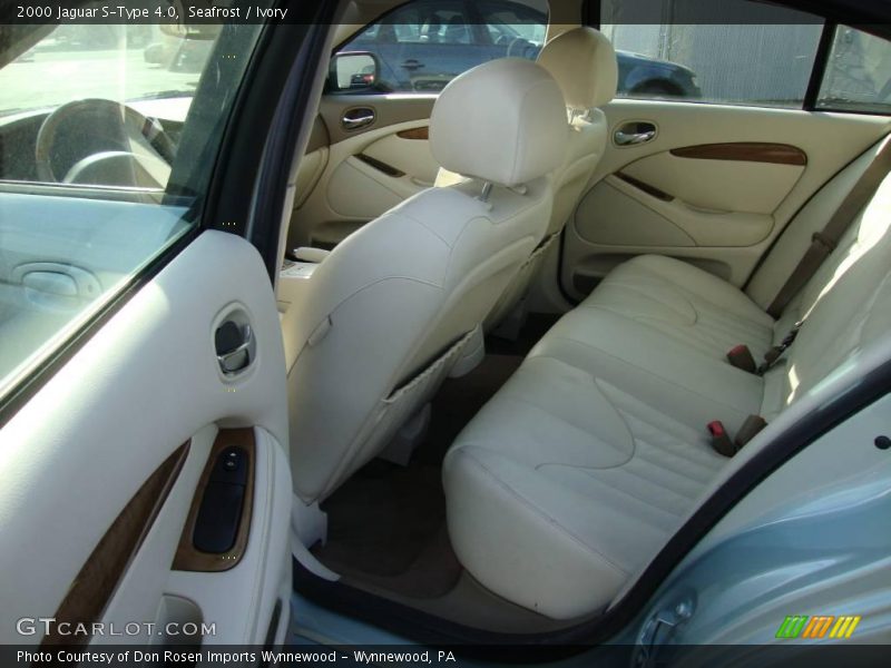 Seafrost / Ivory 2000 Jaguar S-Type 4.0
