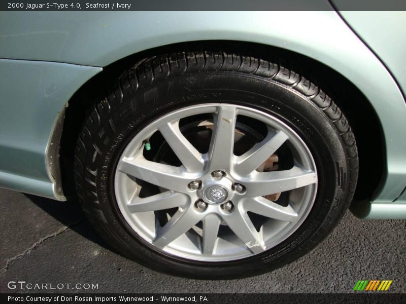 Seafrost / Ivory 2000 Jaguar S-Type 4.0
