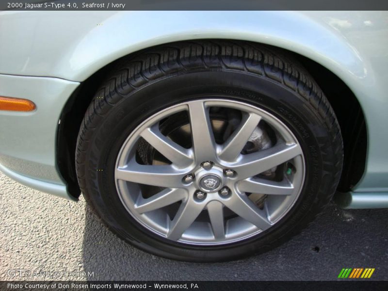 Seafrost / Ivory 2000 Jaguar S-Type 4.0