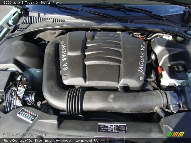 Seafrost / Ivory 2000 Jaguar S-Type 4.0