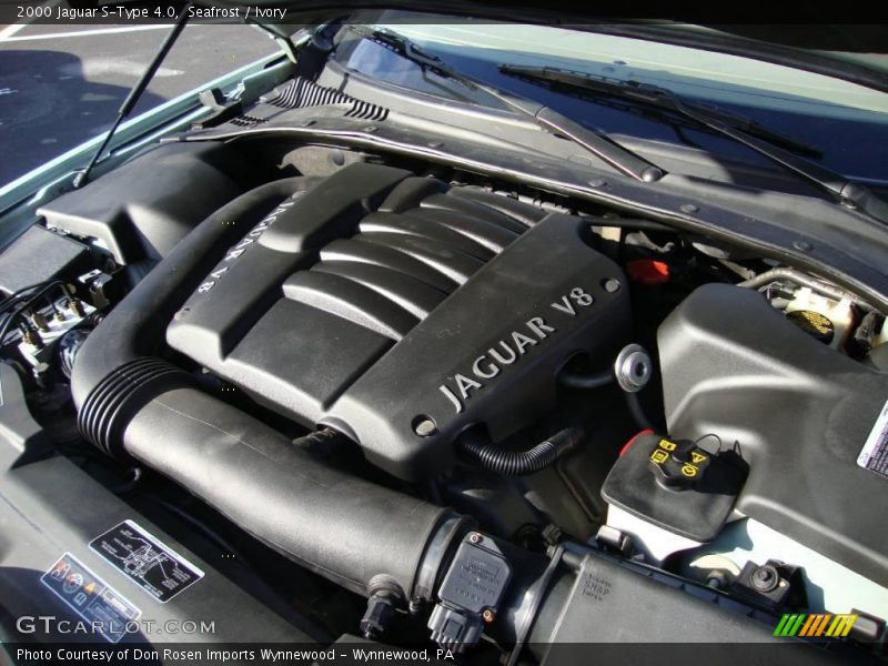 Seafrost / Ivory 2000 Jaguar S-Type 4.0