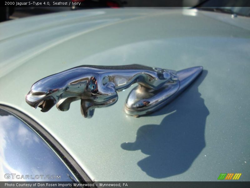 Seafrost / Ivory 2000 Jaguar S-Type 4.0