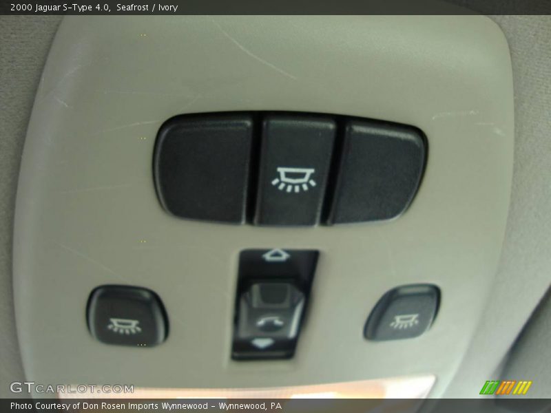 Seafrost / Ivory 2000 Jaguar S-Type 4.0