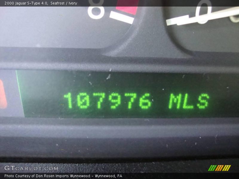 Seafrost / Ivory 2000 Jaguar S-Type 4.0