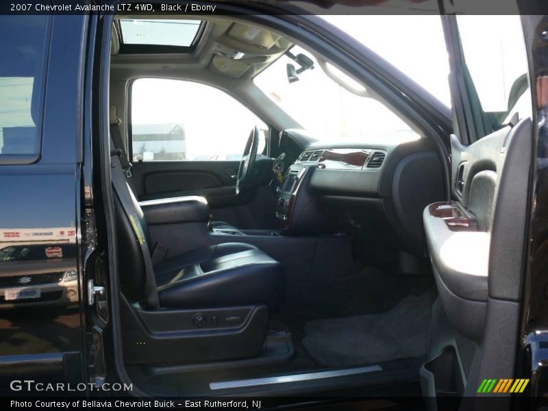 Black / Ebony 2007 Chevrolet Avalanche LTZ 4WD