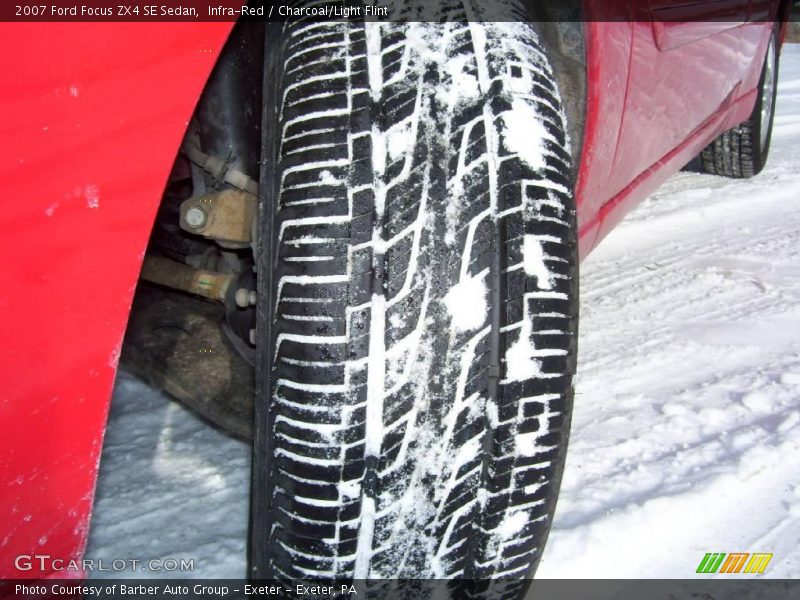 Infra-Red / Charcoal/Light Flint 2007 Ford Focus ZX4 SE Sedan