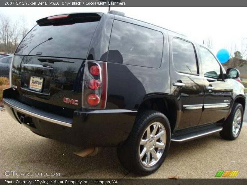 Onyx Black / Cocoa/Light Cashmere 2007 GMC Yukon Denali AWD