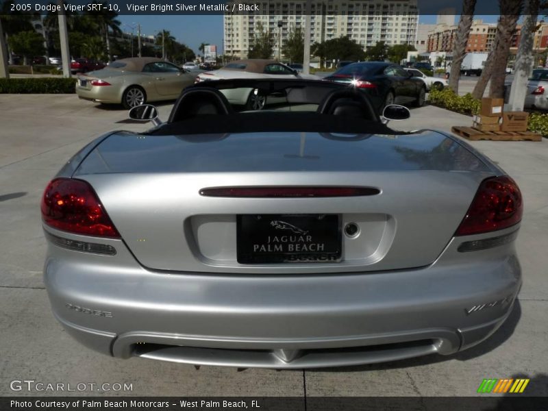 Viper Bright Silver Metallic / Black 2005 Dodge Viper SRT-10