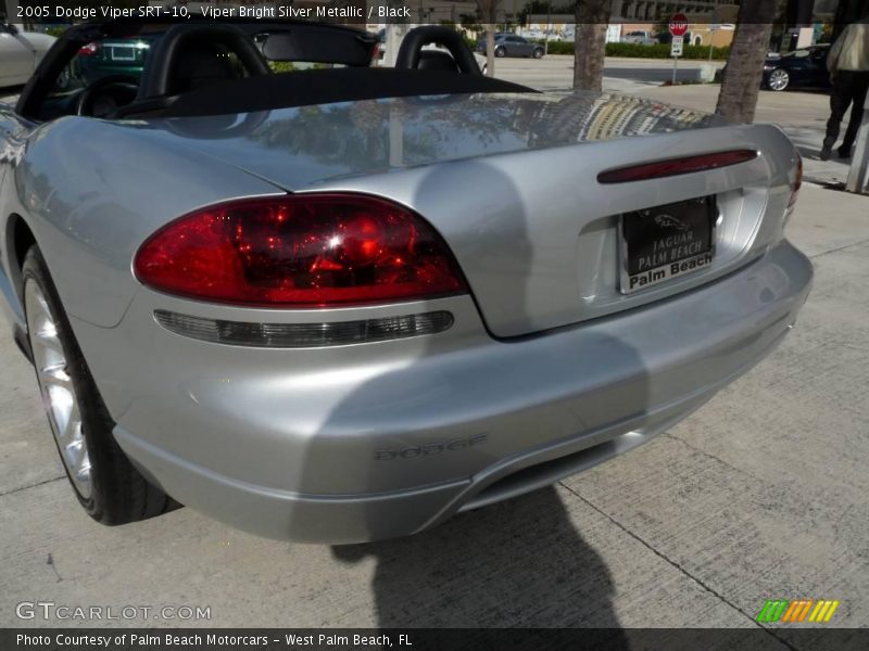 Viper Bright Silver Metallic / Black 2005 Dodge Viper SRT-10