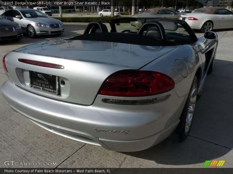Viper Bright Silver Metallic / Black 2005 Dodge Viper SRT-10