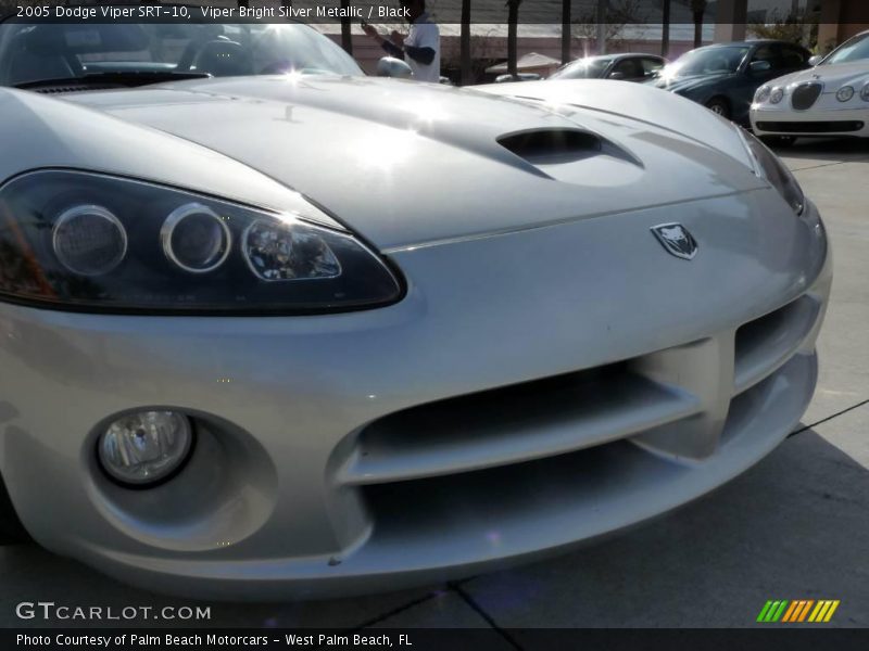 Viper Bright Silver Metallic / Black 2005 Dodge Viper SRT-10