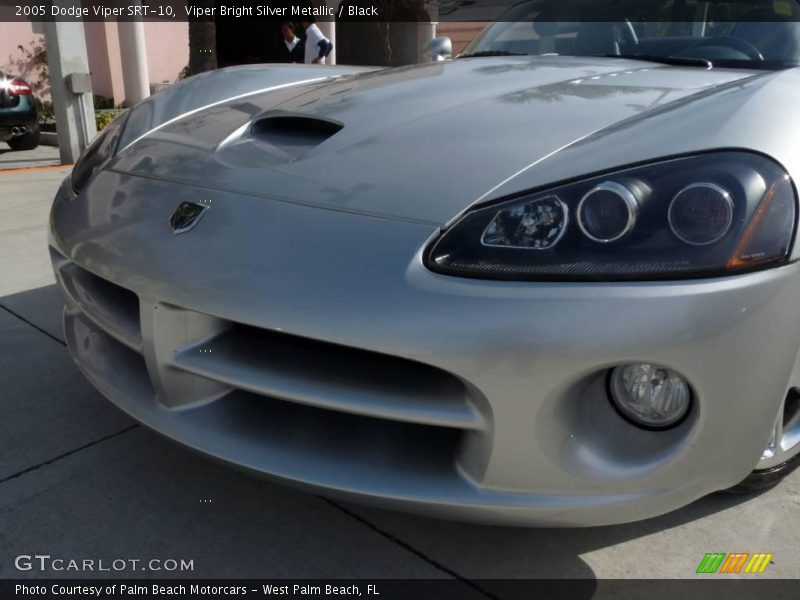 Viper Bright Silver Metallic / Black 2005 Dodge Viper SRT-10