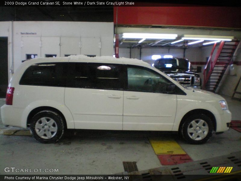 Stone White / Dark Slate Gray/Light Shale 2009 Dodge Grand Caravan SE