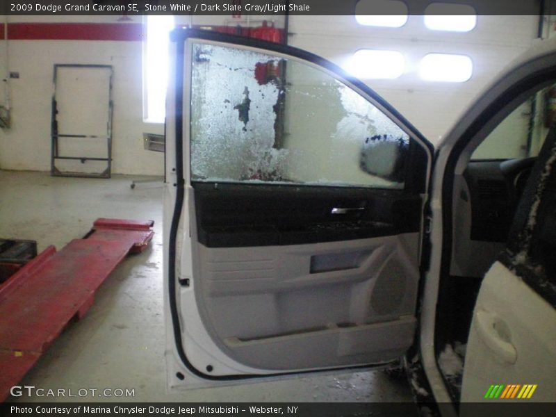 Stone White / Dark Slate Gray/Light Shale 2009 Dodge Grand Caravan SE