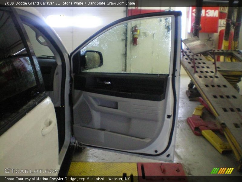 Stone White / Dark Slate Gray/Light Shale 2009 Dodge Grand Caravan SE