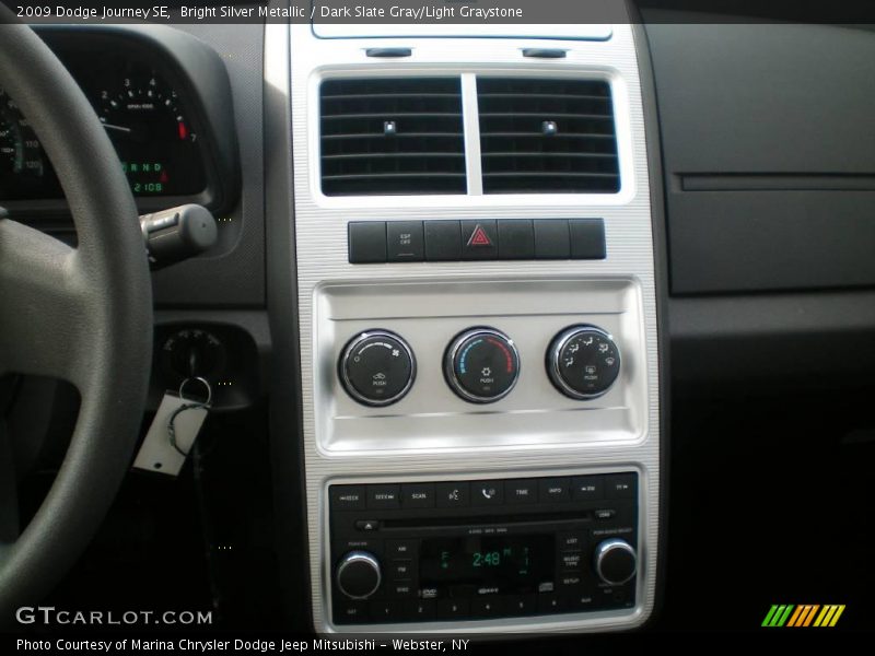 Bright Silver Metallic / Dark Slate Gray/Light Graystone 2009 Dodge Journey SE