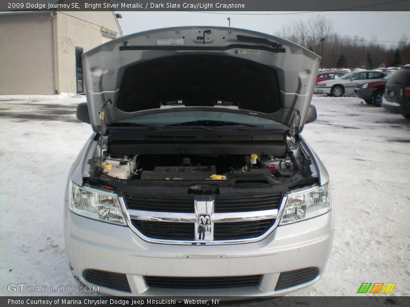 Bright Silver Metallic / Dark Slate Gray/Light Graystone 2009 Dodge Journey SE