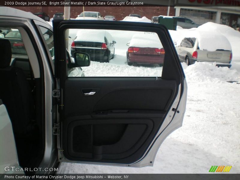 Bright Silver Metallic / Dark Slate Gray/Light Graystone 2009 Dodge Journey SE