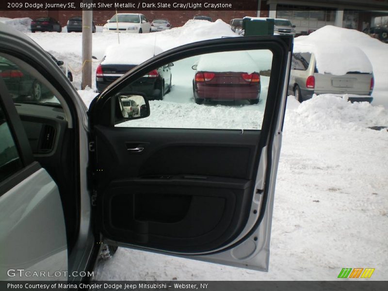 Bright Silver Metallic / Dark Slate Gray/Light Graystone 2009 Dodge Journey SE