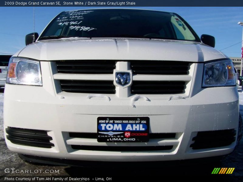Stone White / Dark Slate Gray/Light Shale 2009 Dodge Grand Caravan SE
