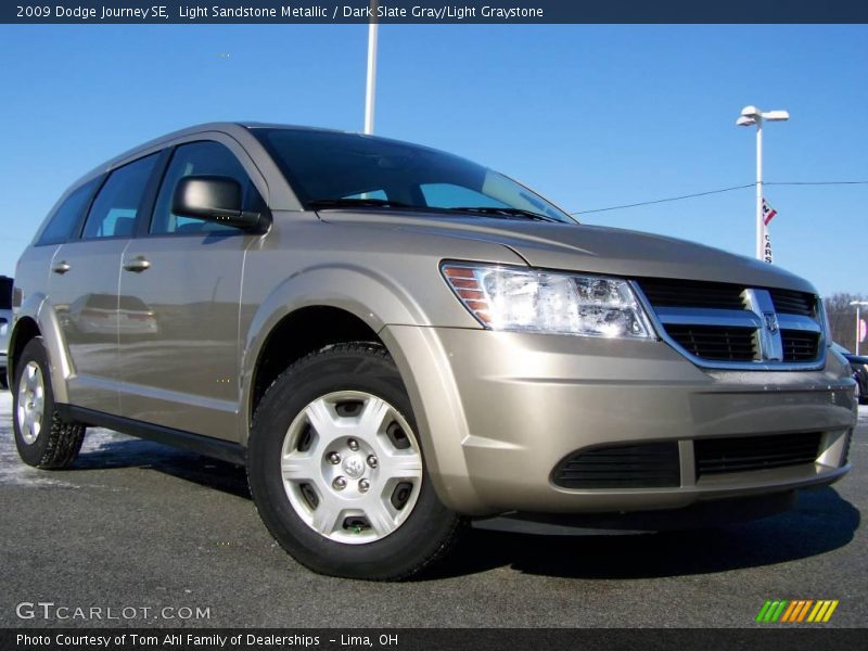 Light Sandstone Metallic / Dark Slate Gray/Light Graystone 2009 Dodge Journey SE