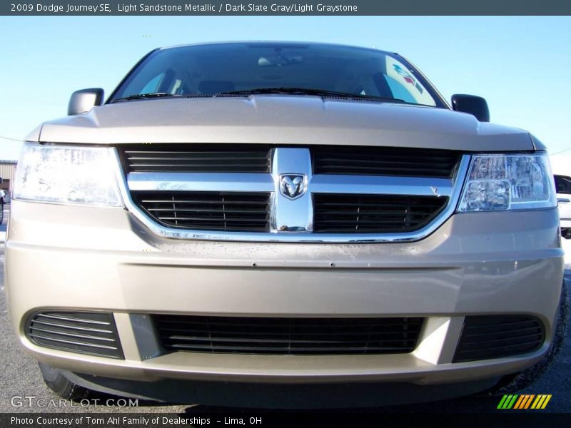 Light Sandstone Metallic / Dark Slate Gray/Light Graystone 2009 Dodge Journey SE