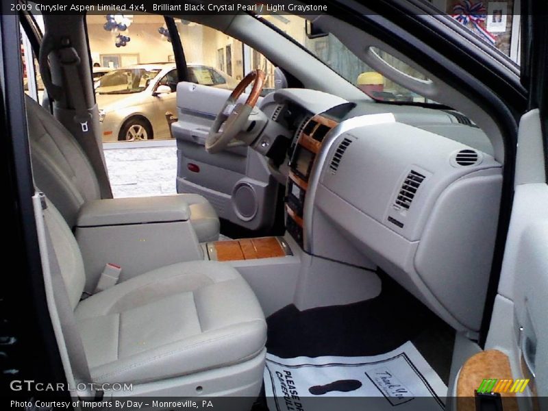 Brilliant Black Crystal Pearl / Light Graystone 2009 Chrysler Aspen Limited 4x4