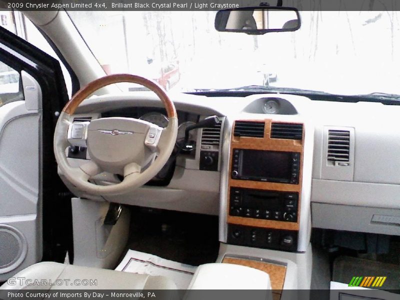 Brilliant Black Crystal Pearl / Light Graystone 2009 Chrysler Aspen Limited 4x4