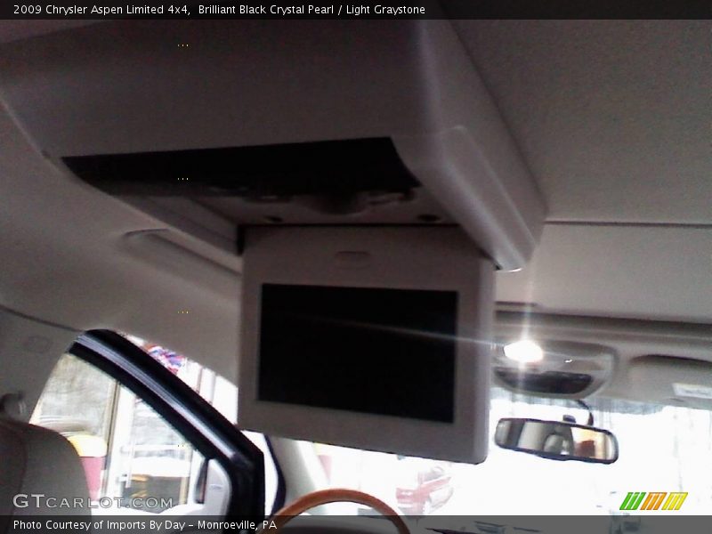 Brilliant Black Crystal Pearl / Light Graystone 2009 Chrysler Aspen Limited 4x4