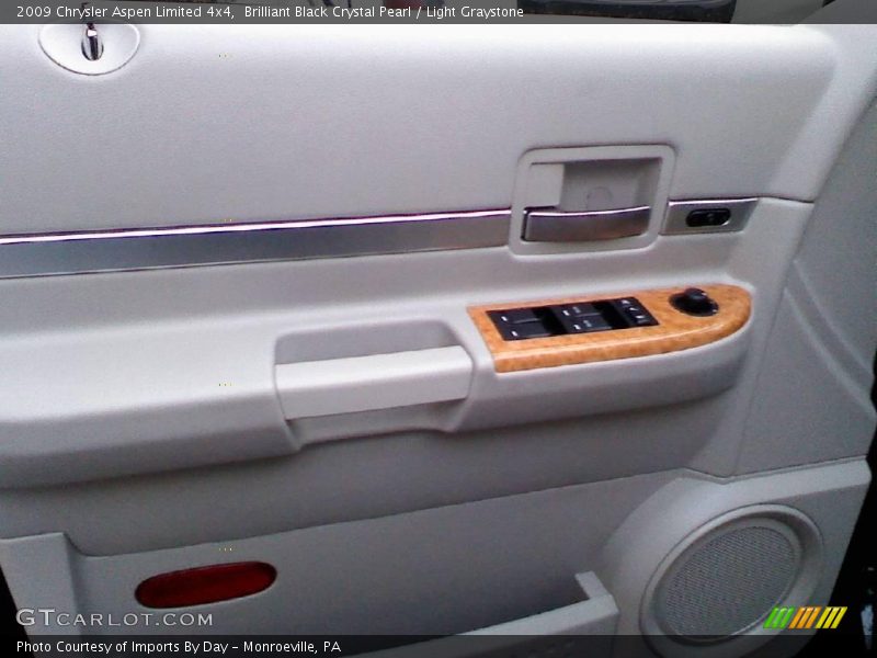 Brilliant Black Crystal Pearl / Light Graystone 2009 Chrysler Aspen Limited 4x4