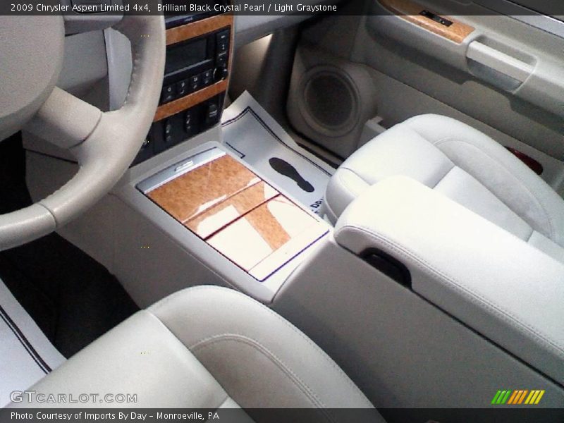 Brilliant Black Crystal Pearl / Light Graystone 2009 Chrysler Aspen Limited 4x4