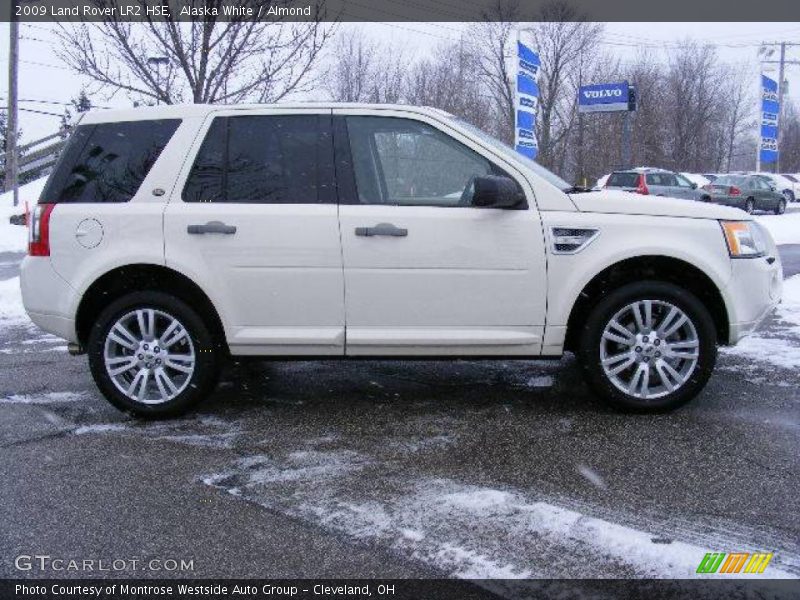 Alaska White / Almond 2009 Land Rover LR2 HSE