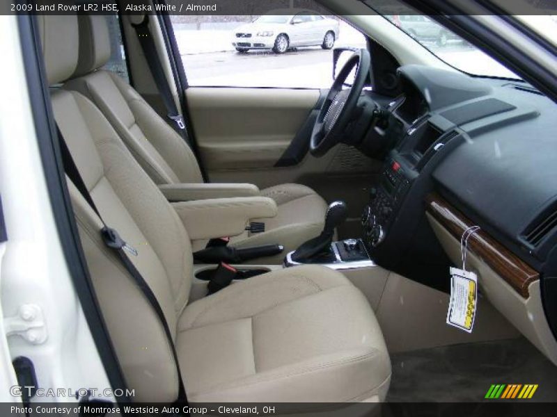 Alaska White / Almond 2009 Land Rover LR2 HSE